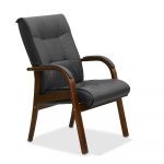 Кресло посетителя Империя H W чёрная NL01/ дерево - орех гамильтон